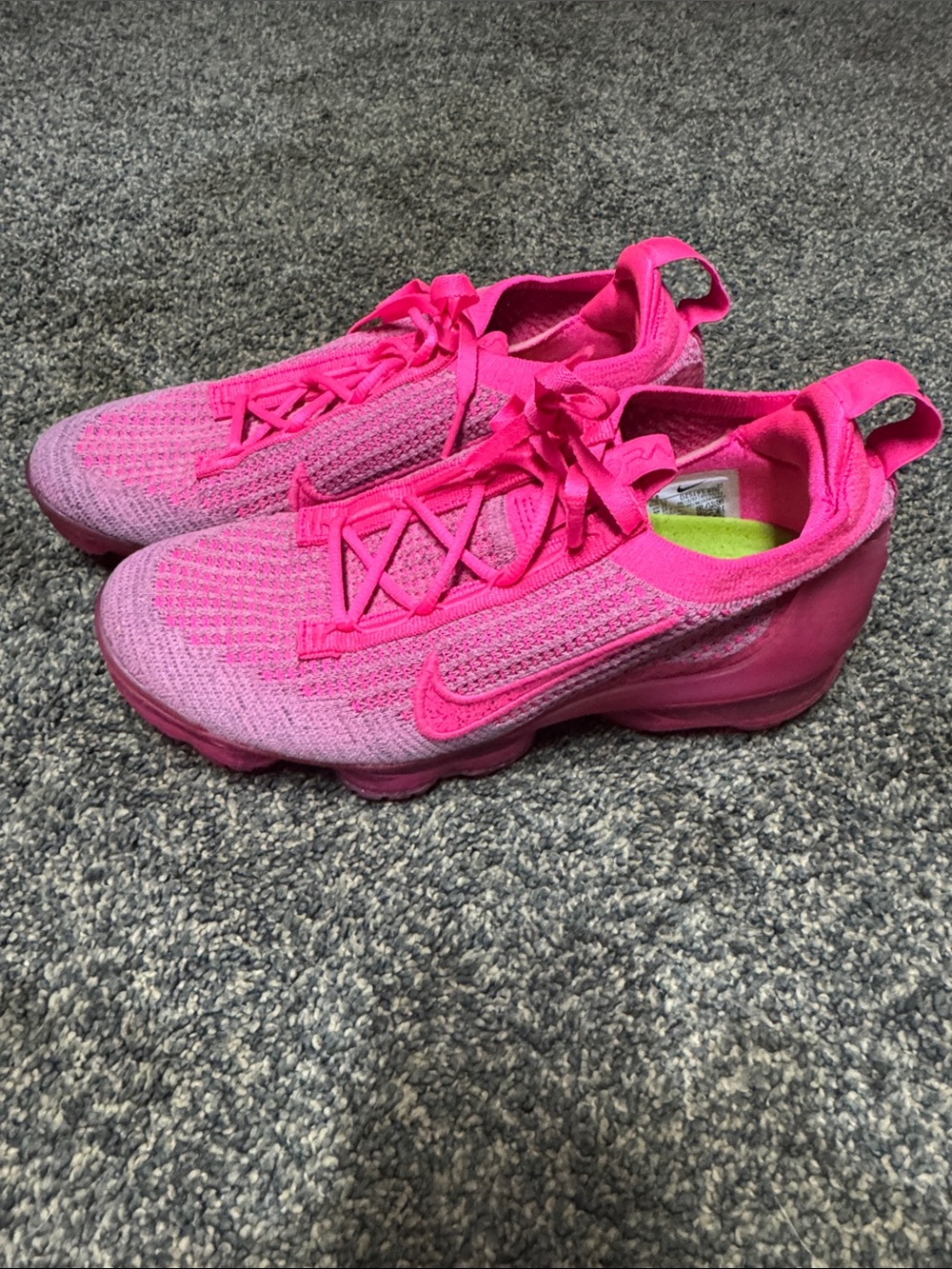 Size 8 - Nike Air VaporMax 2022 Flyknit Hyper Pink Like New Women’s